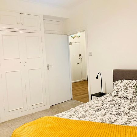 Cosy 2 Bedroom Apartment In Swiss Cottage. Londres Extérieur photo
