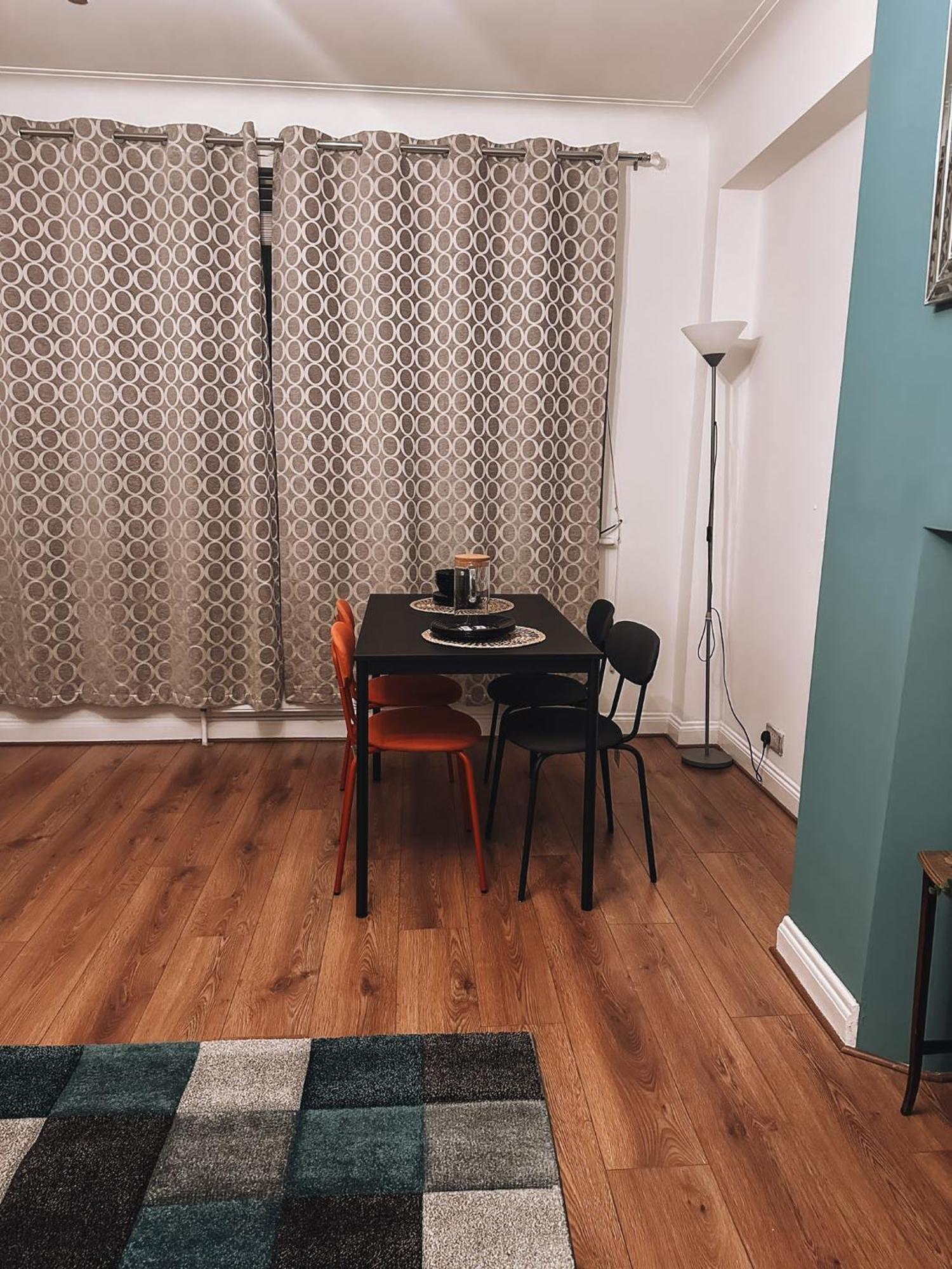 Cosy 2 Bedroom Apartment In Swiss Cottage. Londres Extérieur photo