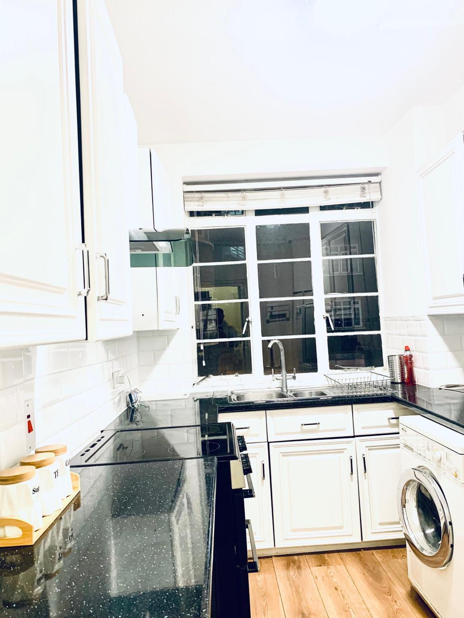 Cosy 2 Bedroom Apartment In Swiss Cottage. Londres Extérieur photo
