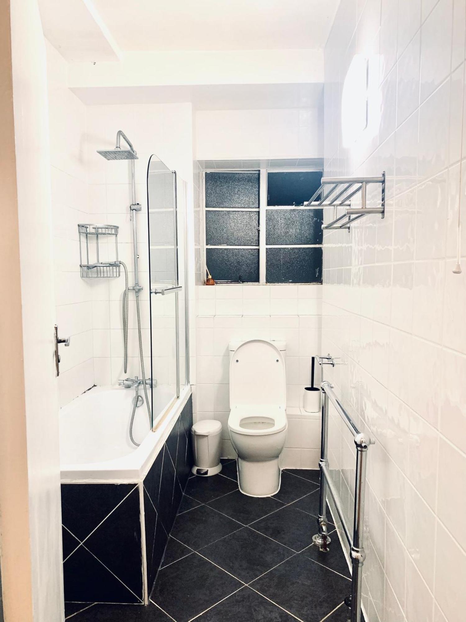 Cosy 2 Bedroom Apartment In Swiss Cottage. Londres Extérieur photo