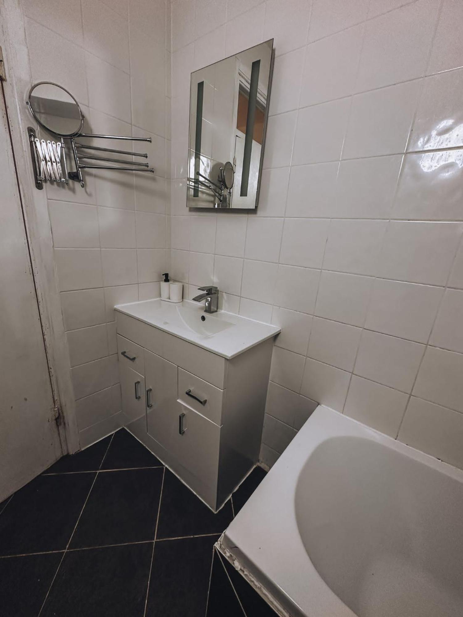 Cosy 2 Bedroom Apartment In Swiss Cottage. Londres Extérieur photo