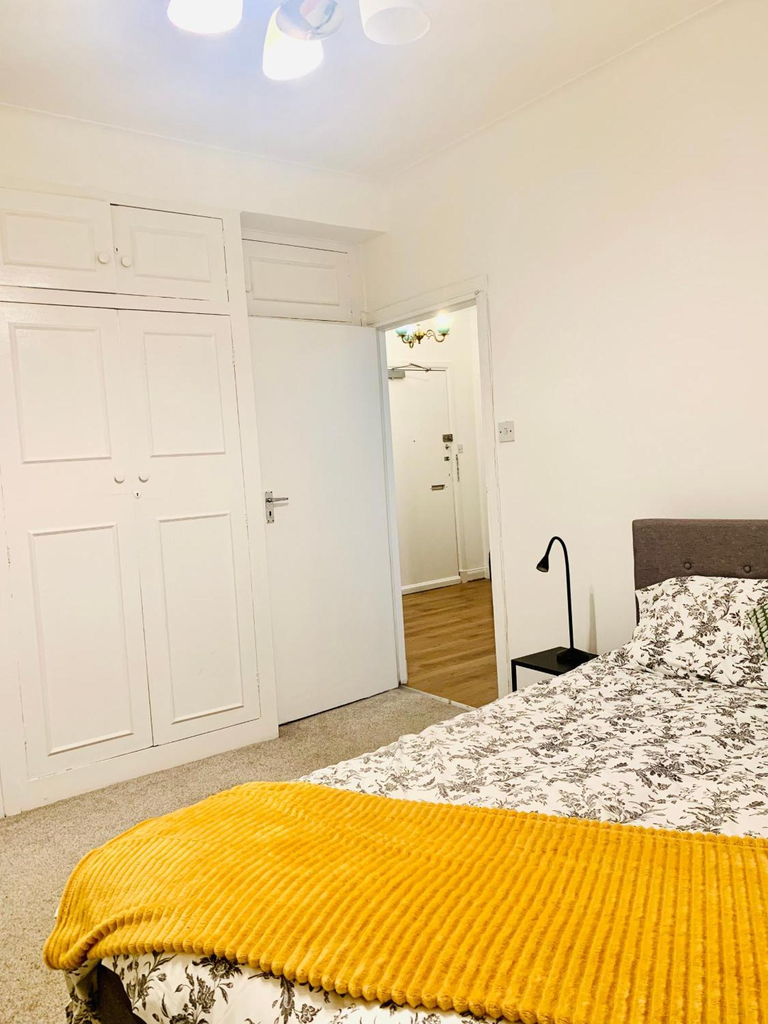 Cosy 2 Bedroom Apartment In Swiss Cottage. Londres Extérieur photo