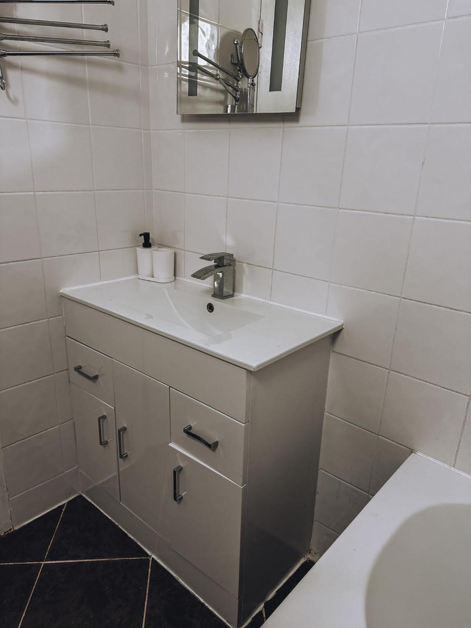 Cosy 2 Bedroom Apartment In Swiss Cottage. Londres Extérieur photo